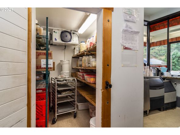 1270 W Harvard Ave, Roseburg, OR 97471